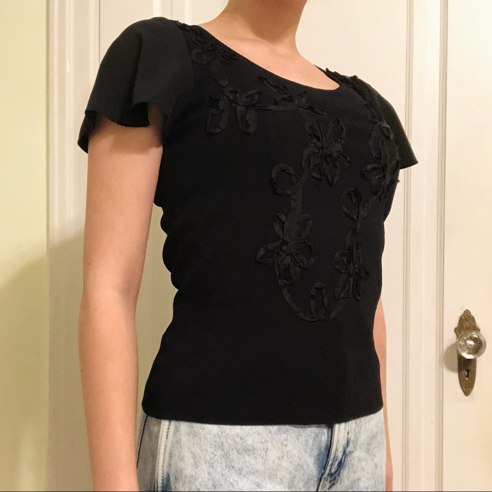 Cable & Gauge Petite Floral Design Top Flutter Sleeve Blouse